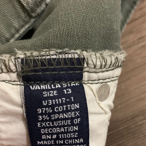 Vanilla Star Olive Green Mid-Rise 3” Embroidered Shorts Size 13 - Picture 11 of 11